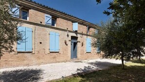 Front of property - L'Oliveraie Eurocentre (Castelnau-d'Estretefonds)