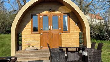 Deluxe double room with sofa bed | Front of property
