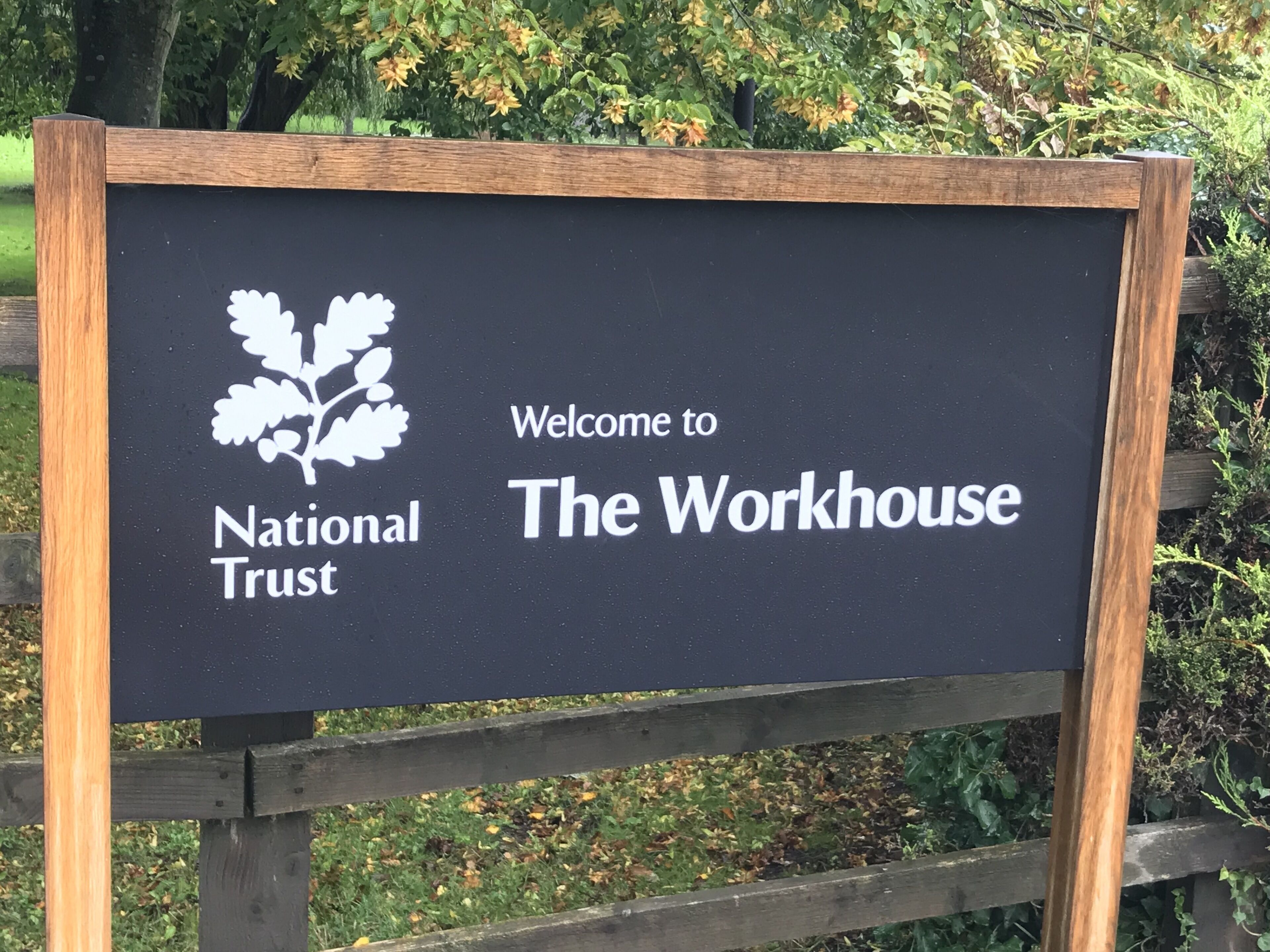 Une pancarte accueillant les visiteurs du Workhouse, qui fait partie du National Trust.