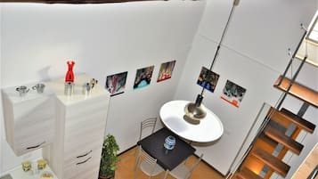 Refrigerador, horno, parrilla de estufa y cafetera y tetera