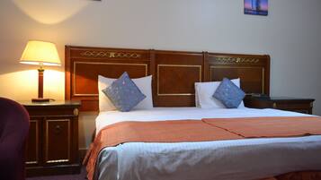 Deluxe Suite | Desk, iron/ironing board, free WiFi, bed sheets