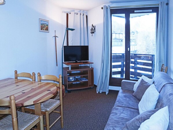 TV - Studio for 4 with balcony, direct access to slopes and shops (Les Orres)