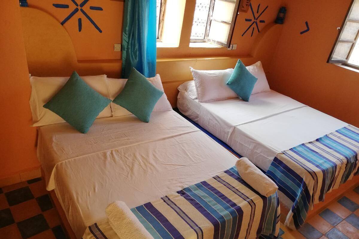 Quadruple Room | Desk, soundproofing, free WiFi, bed sheets
