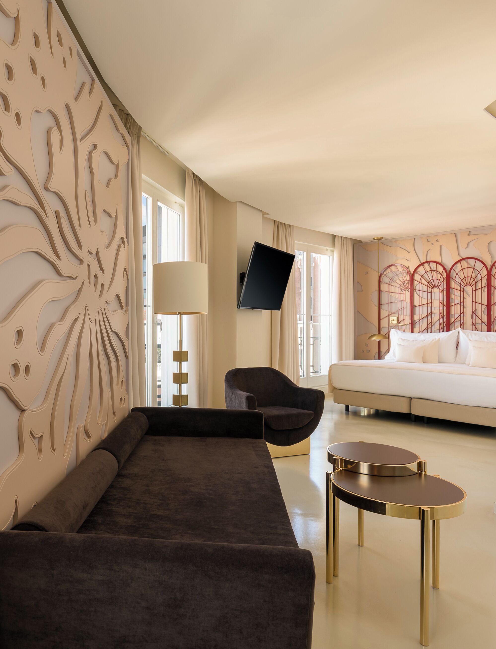 suite (gran via view) | minibar, in-room safe, desk, laptop workspace