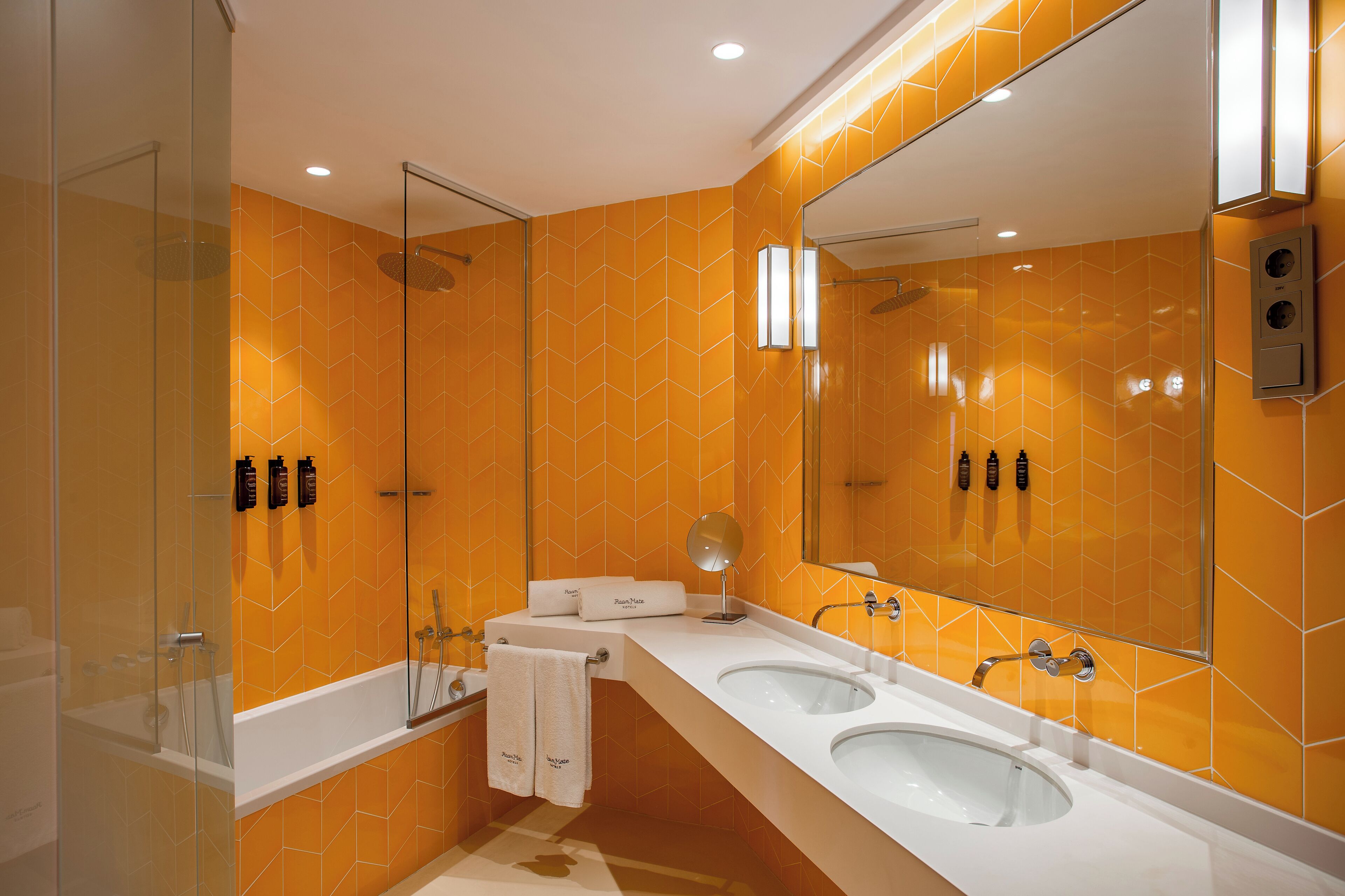 junior suite (gran via view) | bathroom | eco-friendly toiletries, hair dryer, towels, soap