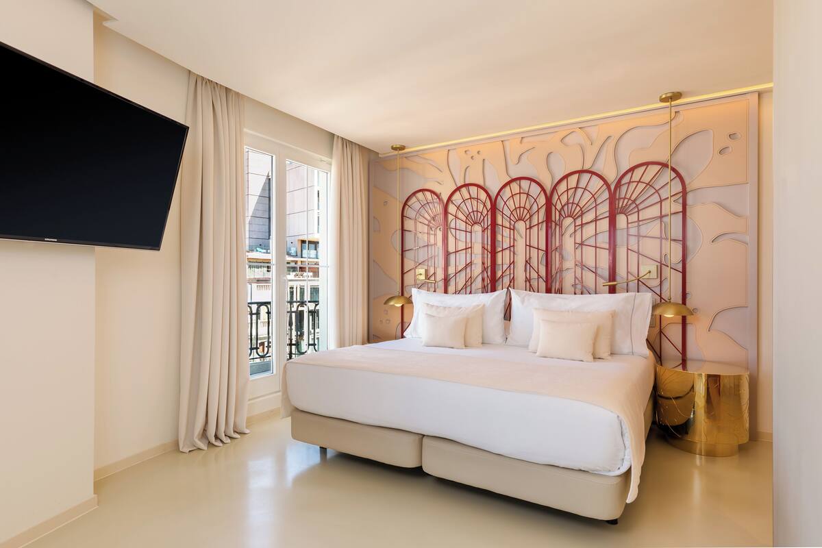 Phòng Suite (Gran Via view) | Minibar, két bảo mật tại phòng, phòng cách âm 