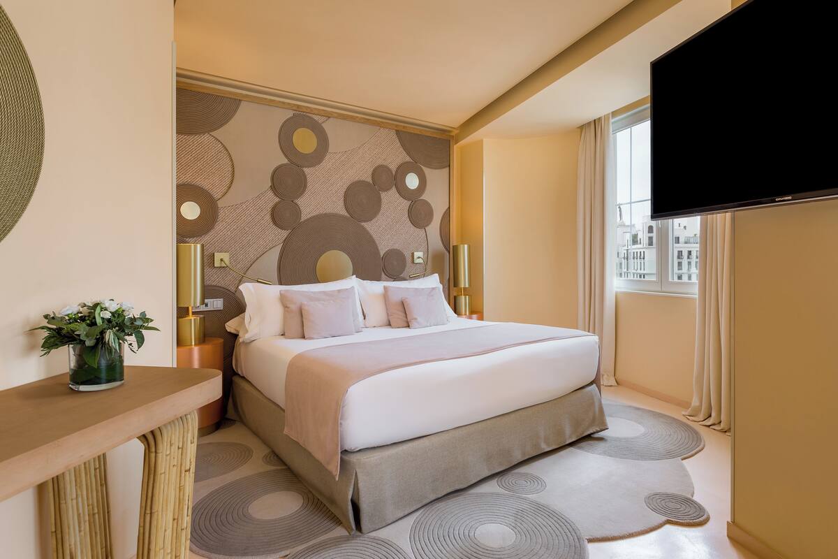 Phòng Suite Junior (Gran Via view) | Minibar, két bảo mật tại phòng, phòng cách âm 