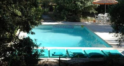 Les Lauriers (Sleeps 4/6. 2 Bedrooms)