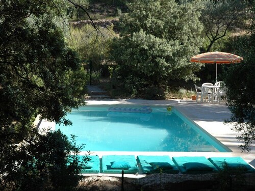 Les Lavendres (Sleeps 4/6. 2 Bedrooms)