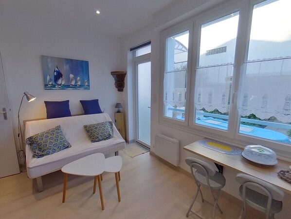 Free WiFi - Cozy Studio in Port-Louis: Near Beaches & Town Center, Modern Amenities (Port-Louis)