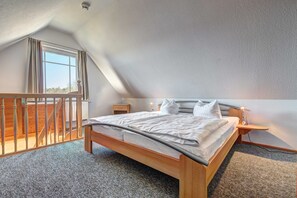 2 chambres, coffre-fort, fer et planche à repasser, lit de bébé portatif