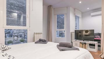 2 slaapkamers, een strijkplank/strijkijzer, reisbedje, gratis wifi