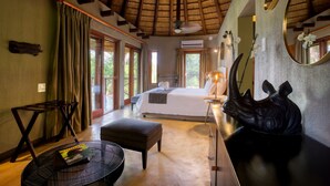 Deluxe Chalet, Patio, River View (Rondawel 1)