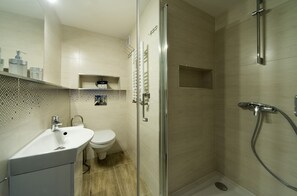 Deluxe Apartment | Bathroom | Towels, toilet paper - JD Apartamenty Karpacz (Karpacz)
