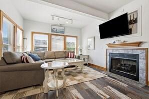 TV - Pelicans Perch at Shallowbag Bay 3 Bedroom Condo, Elevator Access & Near Beach Access (Manteo)