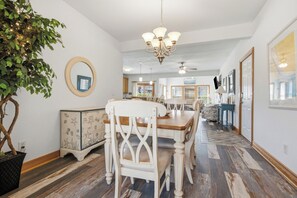 Dining - Pelicans Perch at Shallowbag Bay 3 Bedroom Condo, Elevator Access & Near Beach Access (Manteo)