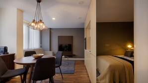 Studio (Maison 5) | In-room dining - La Maison Ceuta (Porto)