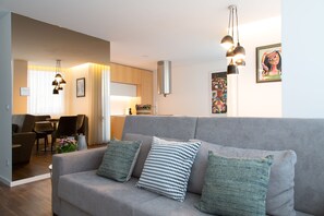 Apartment, 1 Schlafzimmer (Maison 4) | Wohnbereich | Flachbildfernseher