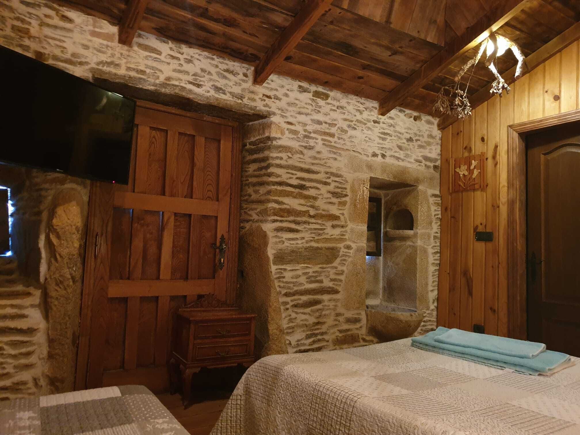 Triple Room | Cribs/infant beds, free WiFi, bed sheets