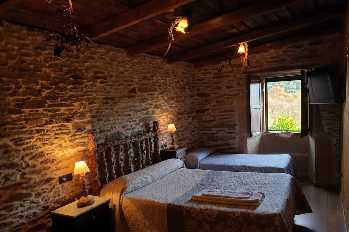 Triple Room | Cribs (surcharge), WiFi (free), bed sheets