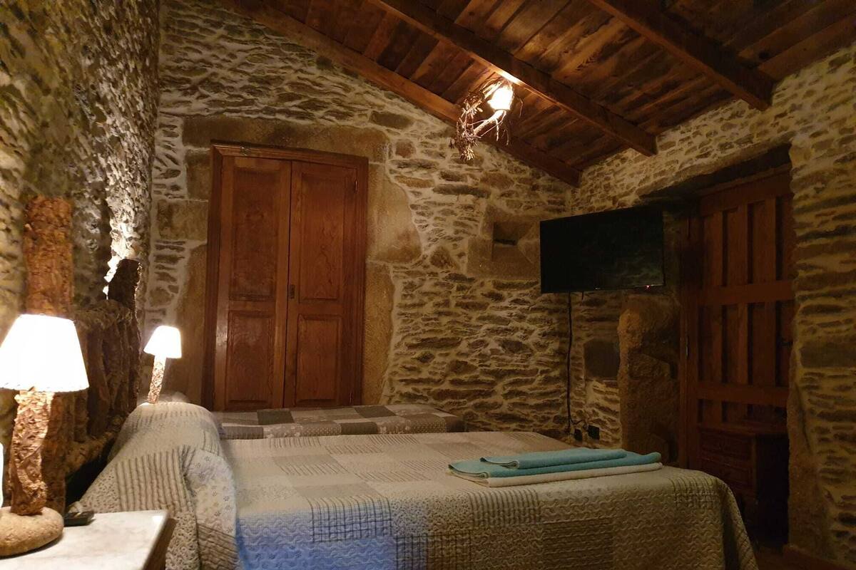 Triple Room | Cribs (surcharge), WiFi (free), bed sheets