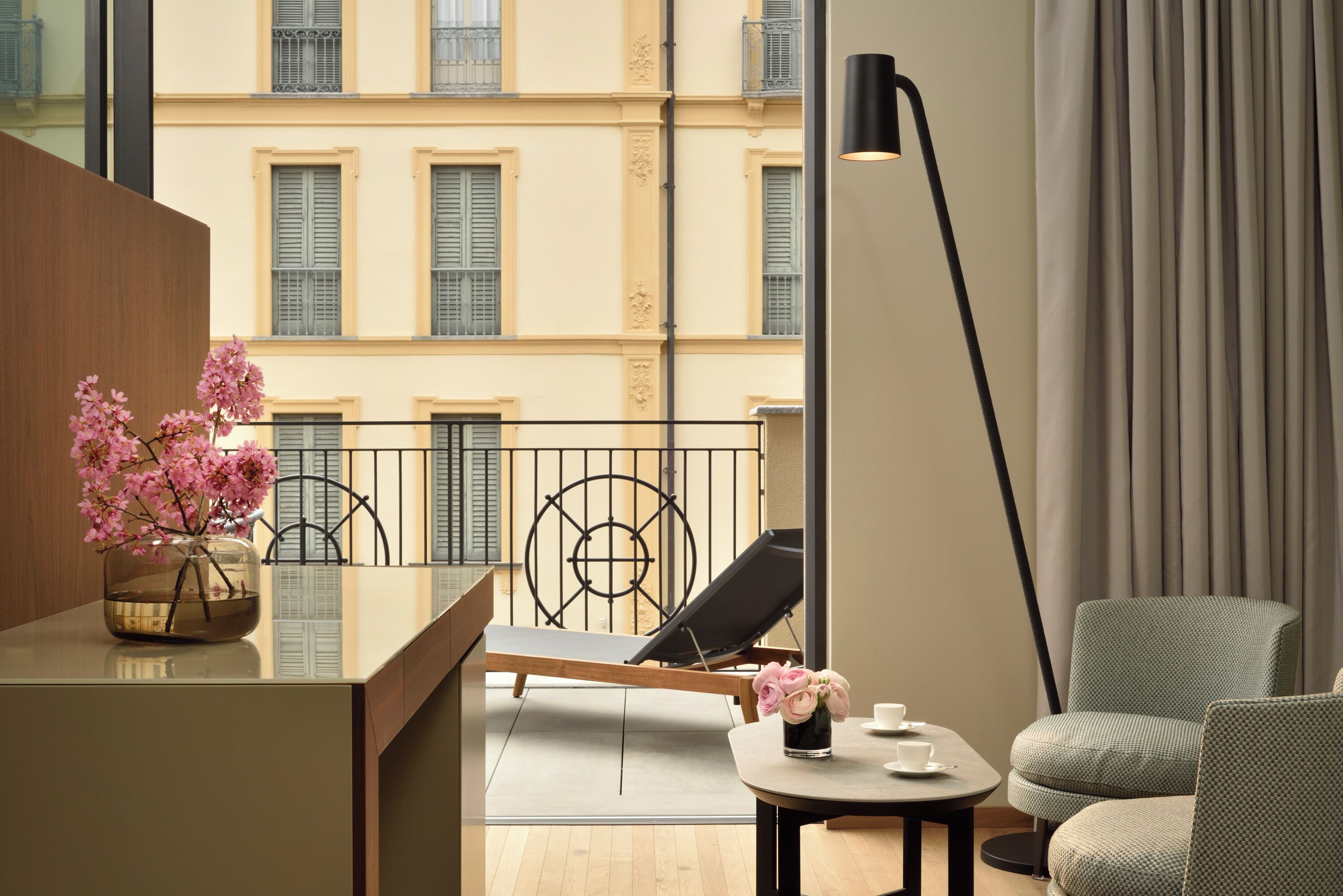 junior suite, park view | living area | flat-screen tv