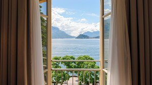 A balcony with a view of a lake and mountains. - Grand Hotel Victoria Concept & Spa, by R Collection Hotels (Menaggio)