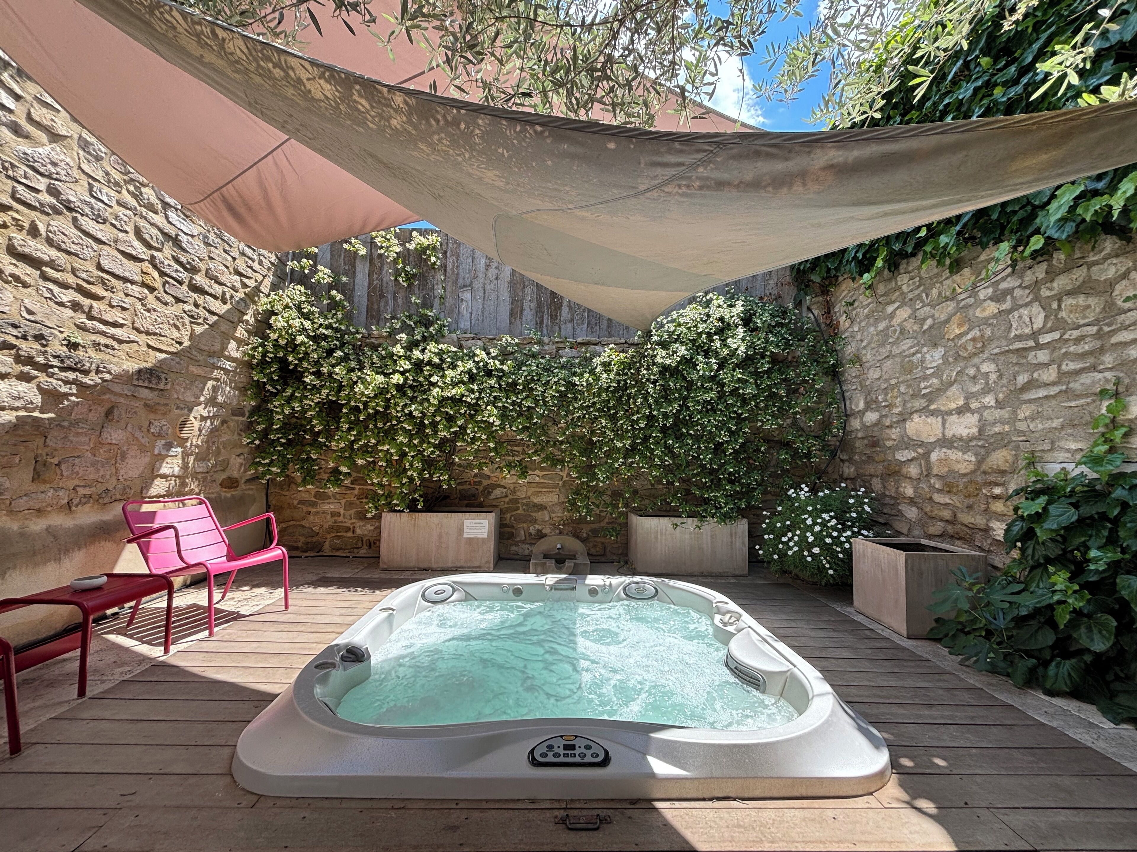 Luxe suite (Bijou) | Luxe beddengoed, pillowtop-bedden, een minibar, individueel gedecoreerd