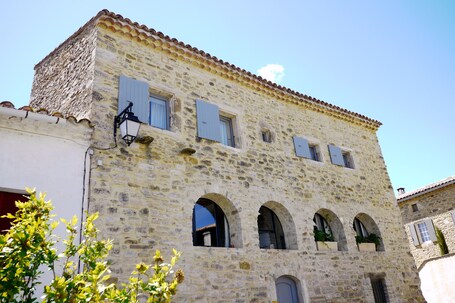 Front of property. La Maison des Vendangeurs