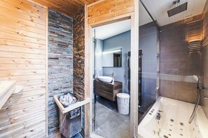 Dusj, boblebad, hårføner og håndklær