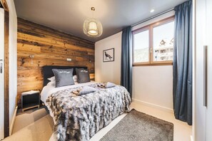 4 bedrooms, iron/ironing board, travel cot, free WiFi