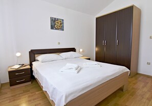 1 bedroom, free WiFi, bed sheets