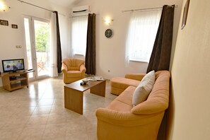 TV, table football, ping pong