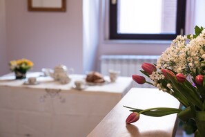 Breakfast (EUR 7 per person) - Campo Marzio (Rome)