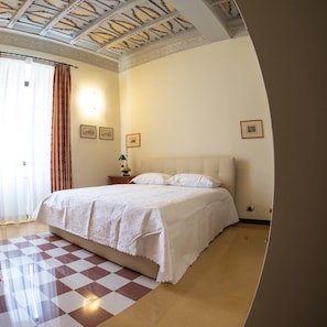 Royal Double Room | In-room safe, desk, soundproofing, iron/ironing board - Campo Marzio (Rome)