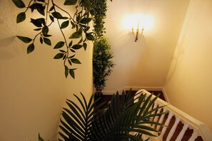 Staircase - Nesha Lucky nr. 23 (Lisbon)