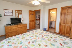 7 bedrooms, WiFi, bed sheets