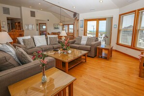 Fernseher, Tischfußball