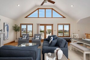 TV - A Porpoise Watch - Gorgeous Semi-Oceanfront home with Pool (Southern Shores)