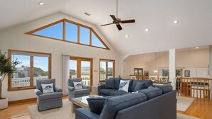 Living area - A Porpoise Watch - Gorgeous Semi-Oceanfront home with Pool (Southern Shores)