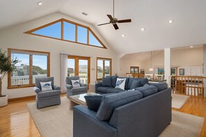 TV - A Porpoise Watch - Gorgeous Semi-Oceanfront home with Pool (Southern Shores)