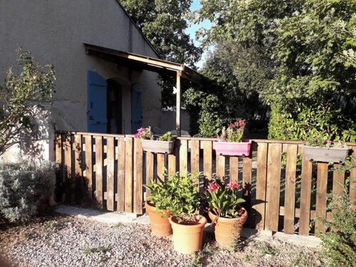 Homerez - Appartement charmant au Luc avec piscine partagée