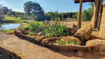 Cottage (Brown) | Exterior