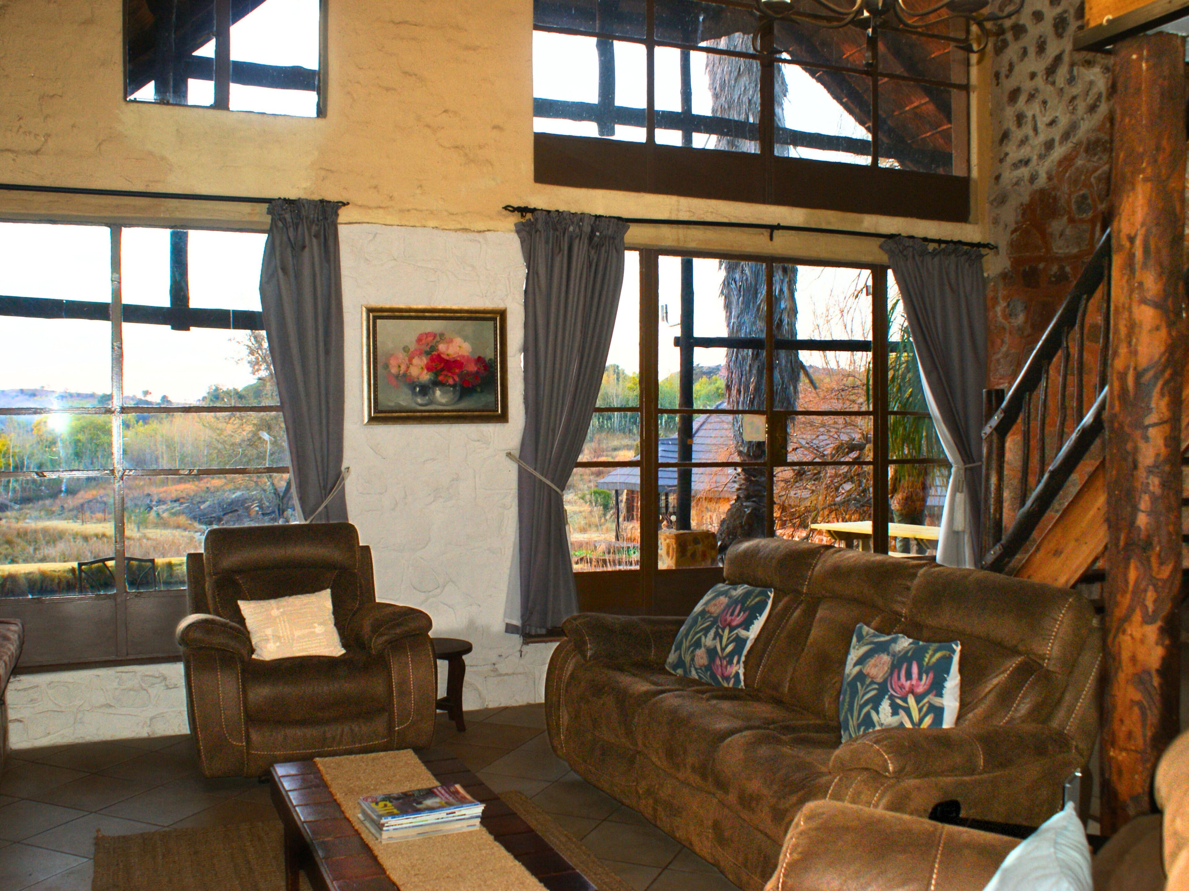 Rainbow Cabin (2) | Living area