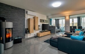 Smart-TV, Kamin, Tischfußball