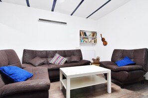 Apartment, 1 Bedroom | Living area