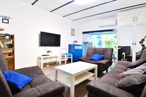 Apartment, 1 Bedroom | Living room