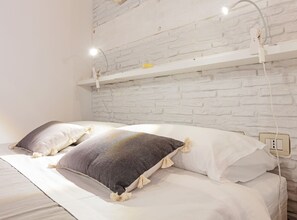 Studio | Iron/ironing board, free WiFi, bed sheets - Palermo Palazzo Reale Modern Studio (Palermo)