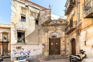 Exterior - La Casa del Musico (Palermo)