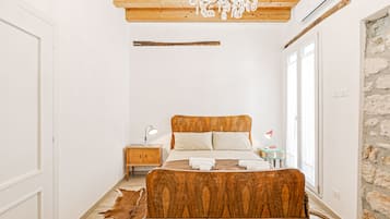 Apartamento, 5 quartos | 5 quartos, ferros/tábuas de passar roupa, berço de viagem, roupa de cama